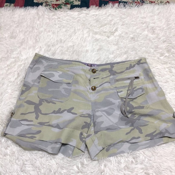 Juicy Couture Pants - Juicy Couture Womens shorts 8 Camouflage Pockets linen Blend